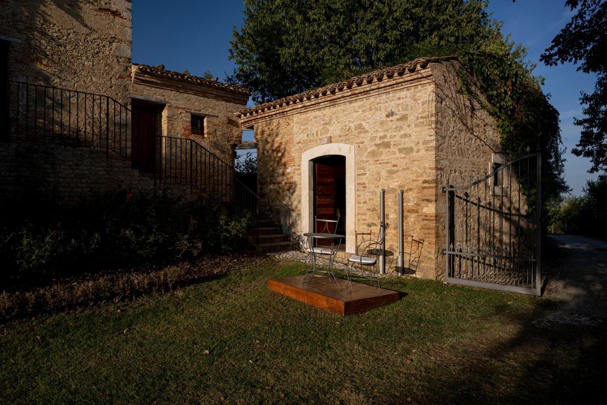 Castello Di Semivicoli Guest House Casacanditella Exterior photo